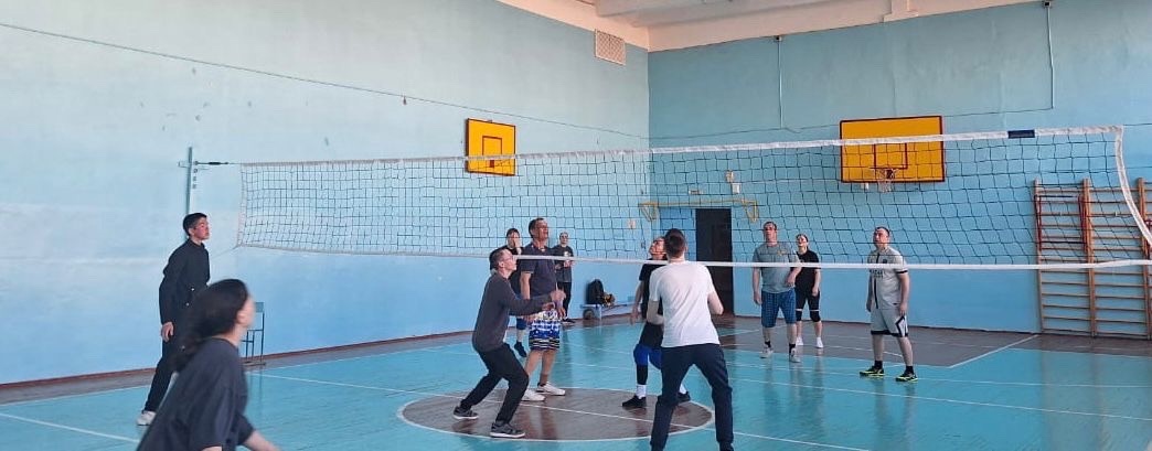 Товарищеская игра по волейболу.