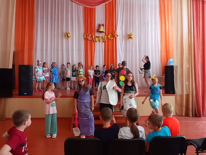 Показ мод.